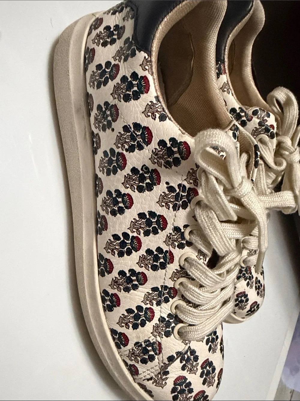 Tory Burch Cream Floral Print ,,,, en la foto esta el detail en la suela
